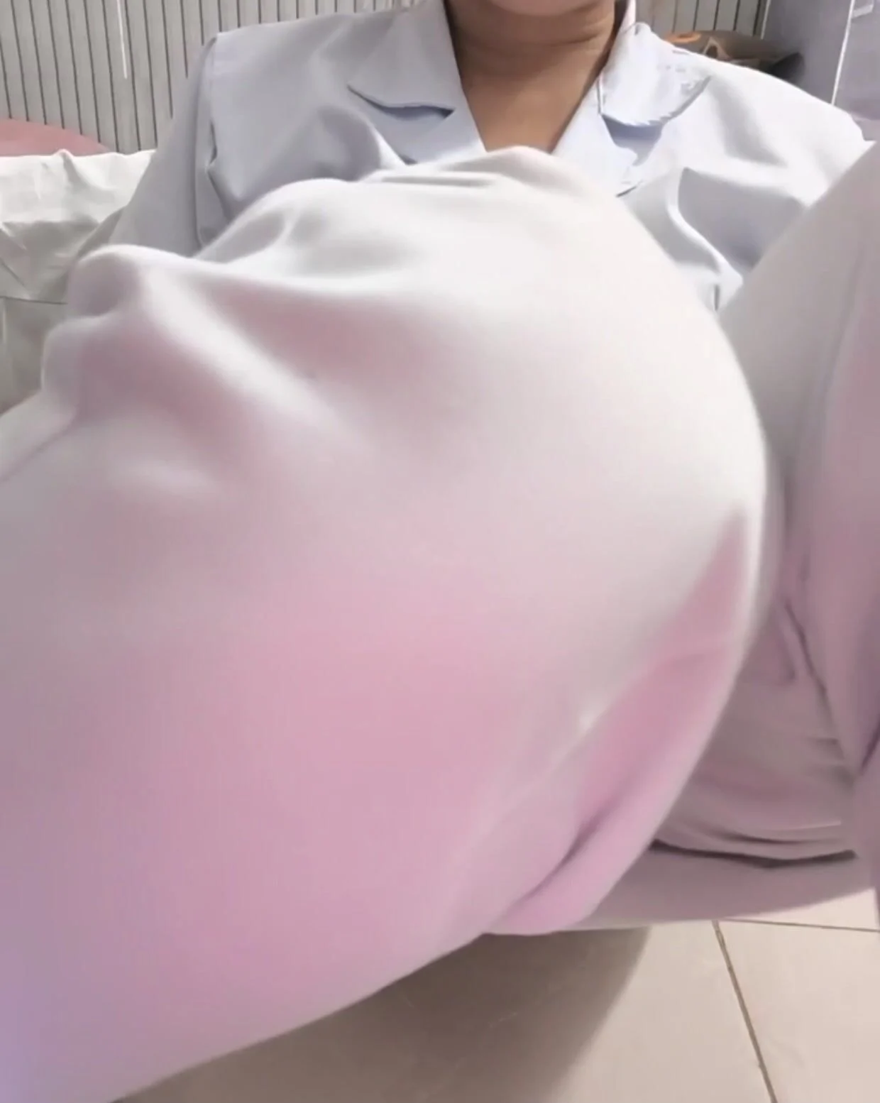 Nữ Bác sĩ dâm mông to lồn lắm lông thủ dâm bằng toy dâm đãng